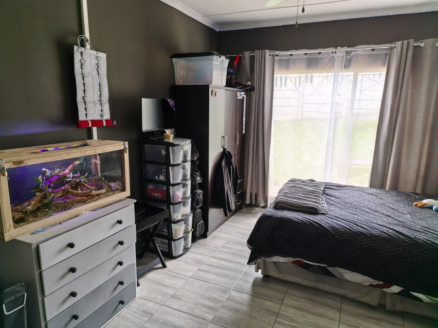 5 Bedroom Property for Sale in Van Riebeeck Hoogte Eastern Cape